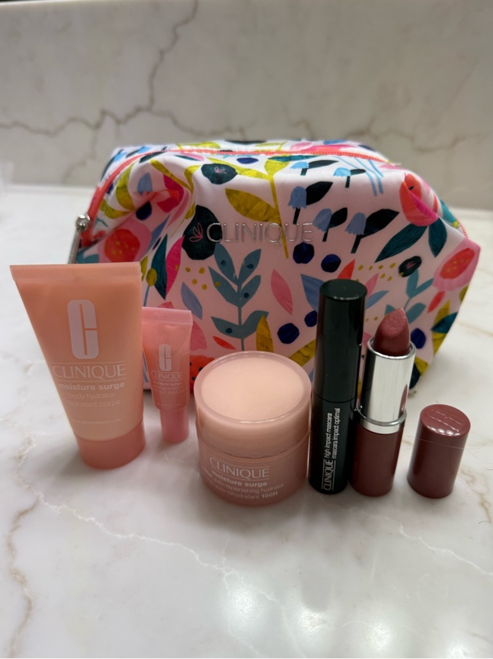 👄🆕 Clinique 6-piece gift set PLUS 2nd High Impact Mascara! New never opened!
